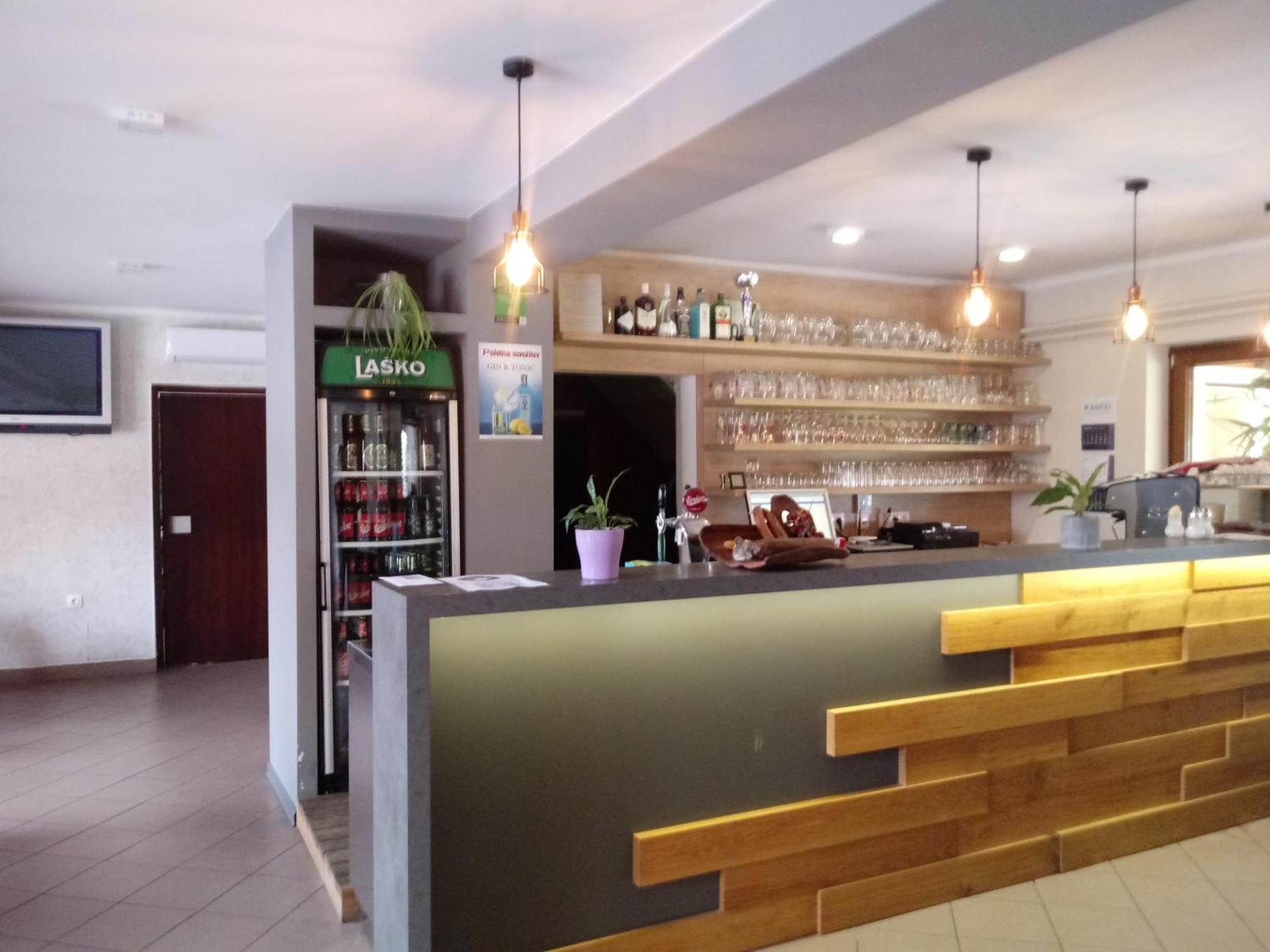 Guesthouse Zivko Dobrovce Ngoại thất bức ảnh