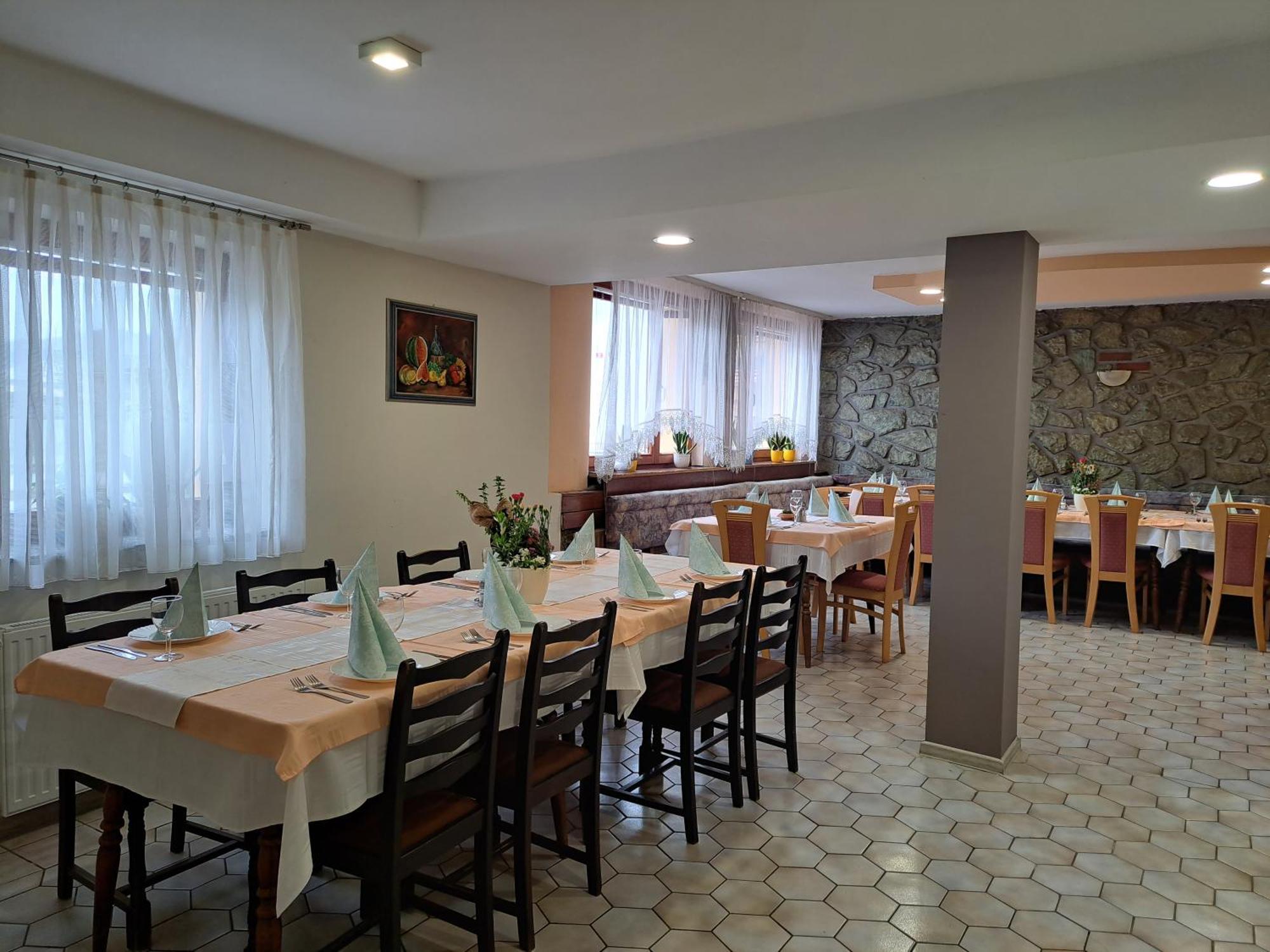 Guesthouse Zivko Dobrovce Ngoại thất bức ảnh