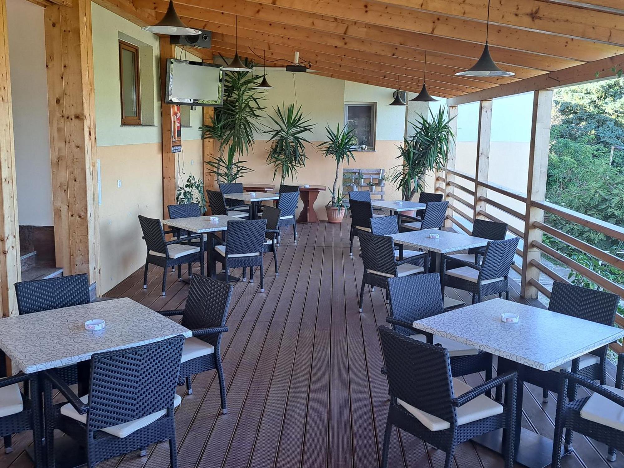 Guesthouse Zivko Dobrovce Ngoại thất bức ảnh