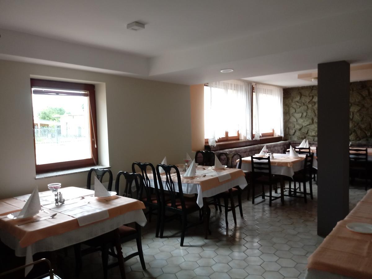 Guesthouse Zivko Dobrovce Ngoại thất bức ảnh